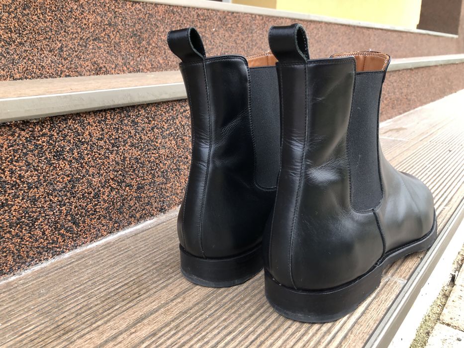 Ghete Chelsea 46, cusute