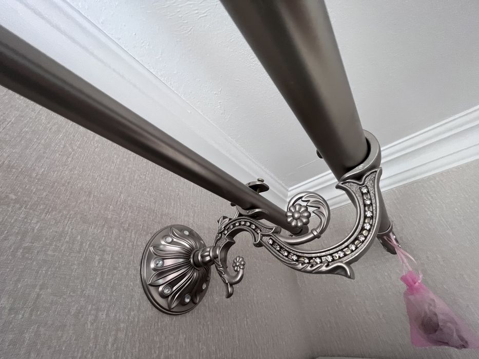 Продам шторы с карнизом