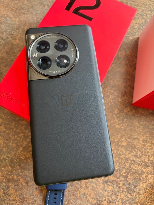 One Plus 12 + smart Watch One plus