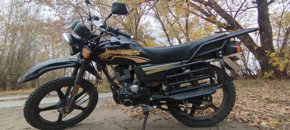 Продам мотоцикл GSX 200  пробег маленький