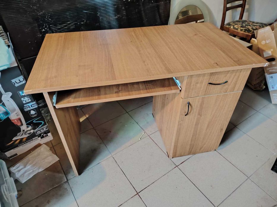 Birou clasic pentru computer