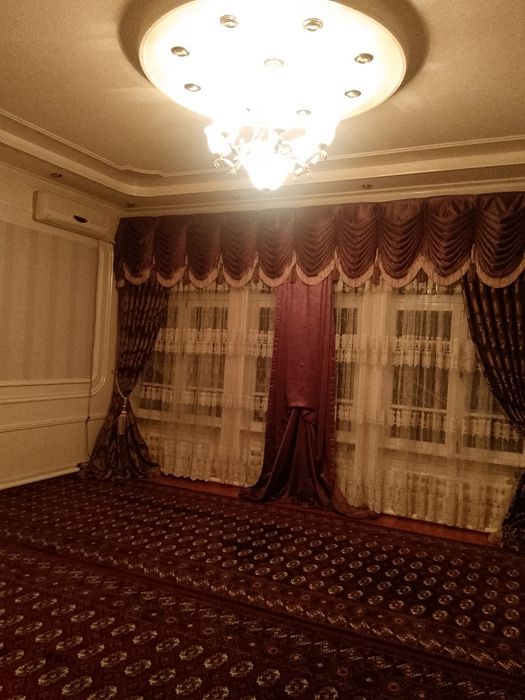 Uy sotiladi tez katta hovli 10sotix 11xona