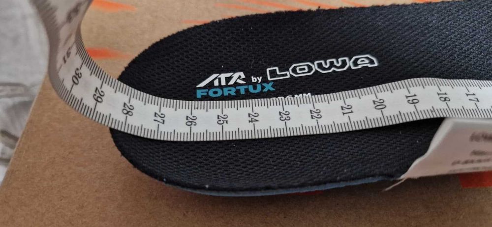 Adidas LOWA 44 Fortux salomon salewa mammut meindl la sportiva trail