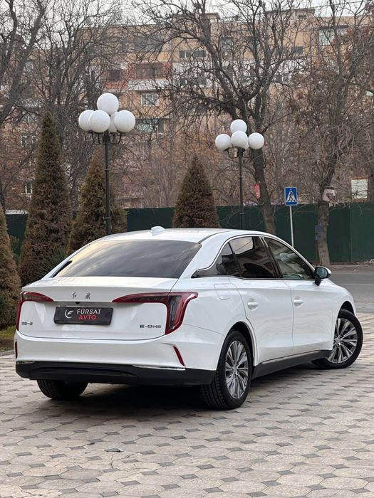 Hongqi e-qm 5 в рассрочку