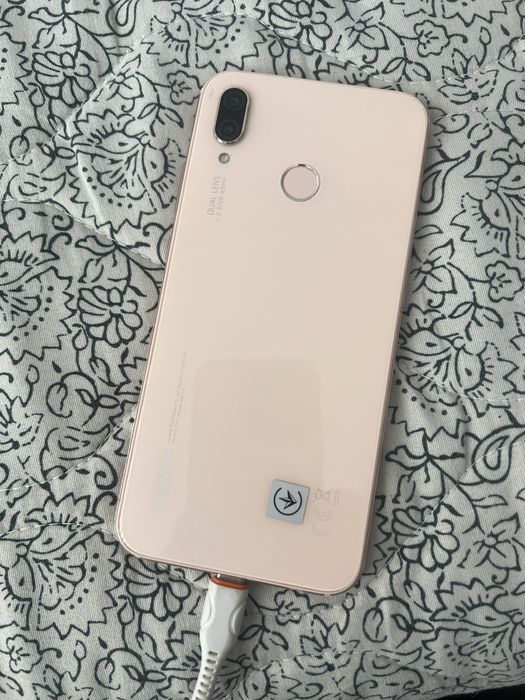 Huawei P20 Lite  мобилен телефон