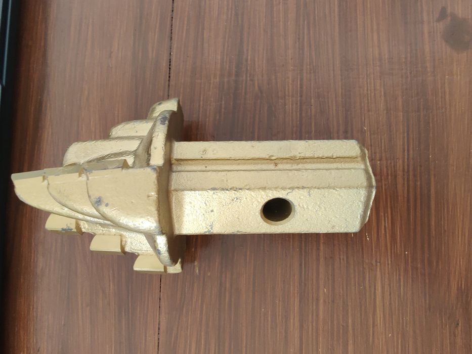 Vârf de centrare cu dinți vidia pentru burghiu pământ și foraje