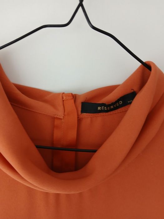 Bluza fara mâneci, Reserved