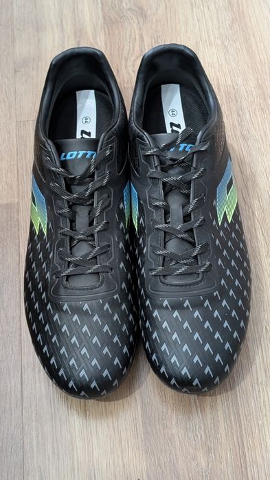 Футбольные бутсы Lotto