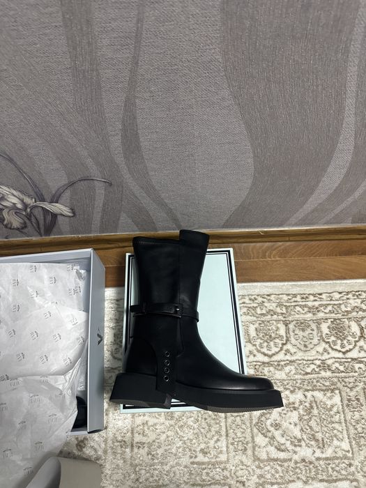 Продам женские сапоги демисезонные iLVi