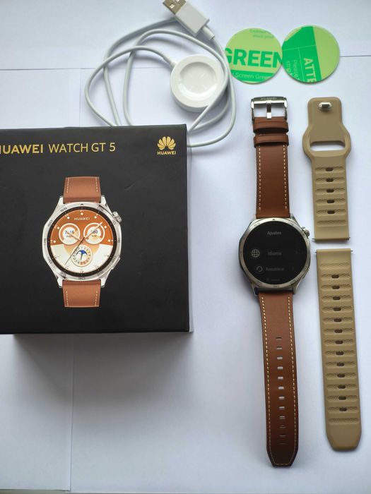 ЧИСТО НОВ Huawei Watch GT5 (46mm) + 2 верижки (Кожена и Силиконова)