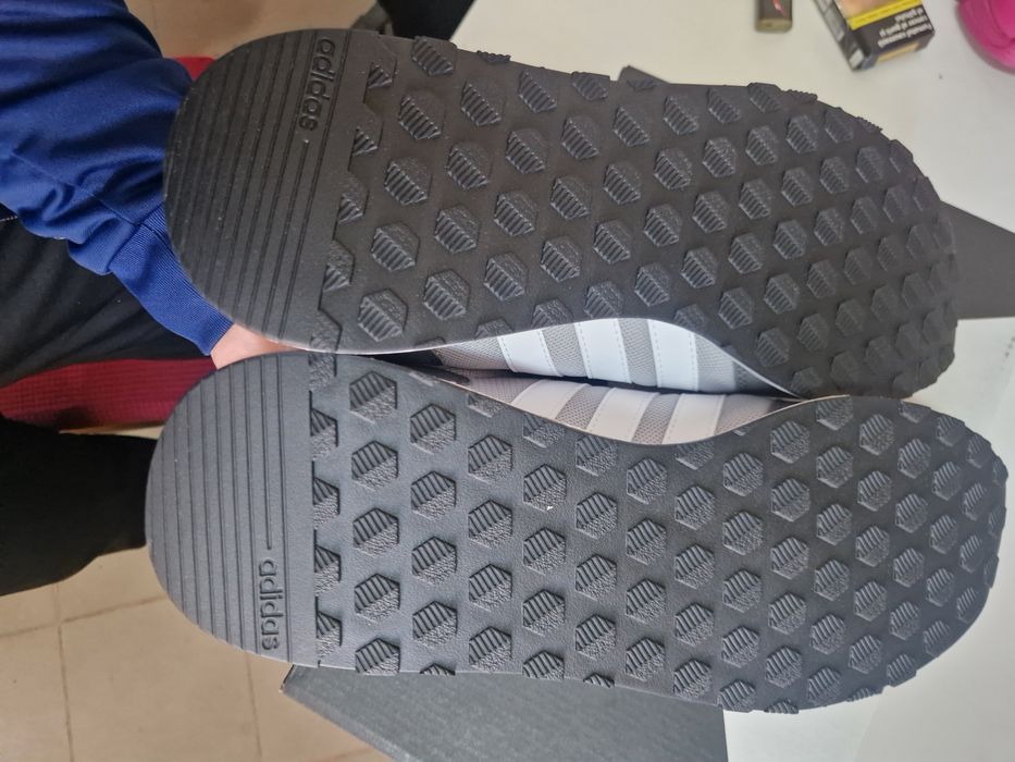 Vand Adidas nou la cutie nr 46