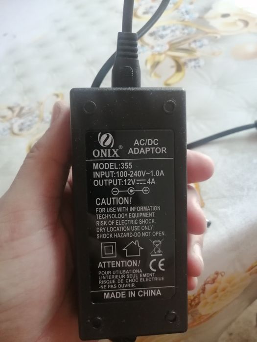 Адаптер зарядка.