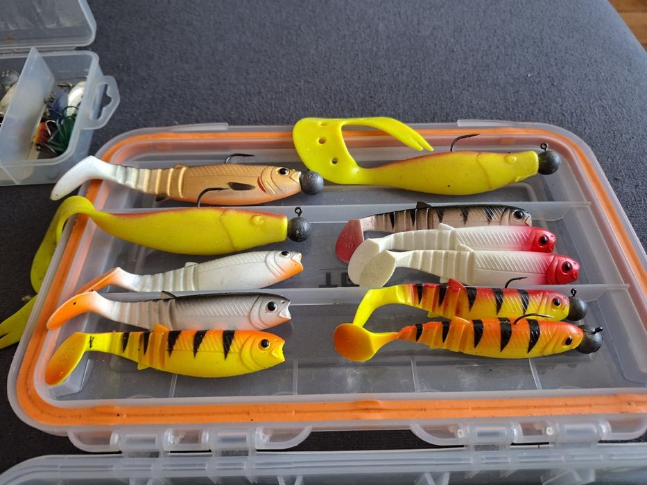 Vand naluci,spinnerbait,broasce,lingurele etc ca nou