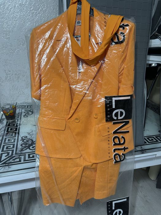 Костюмы офисные.