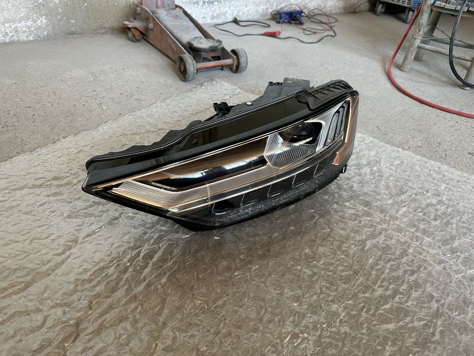 Ляв фар за Ауди а8