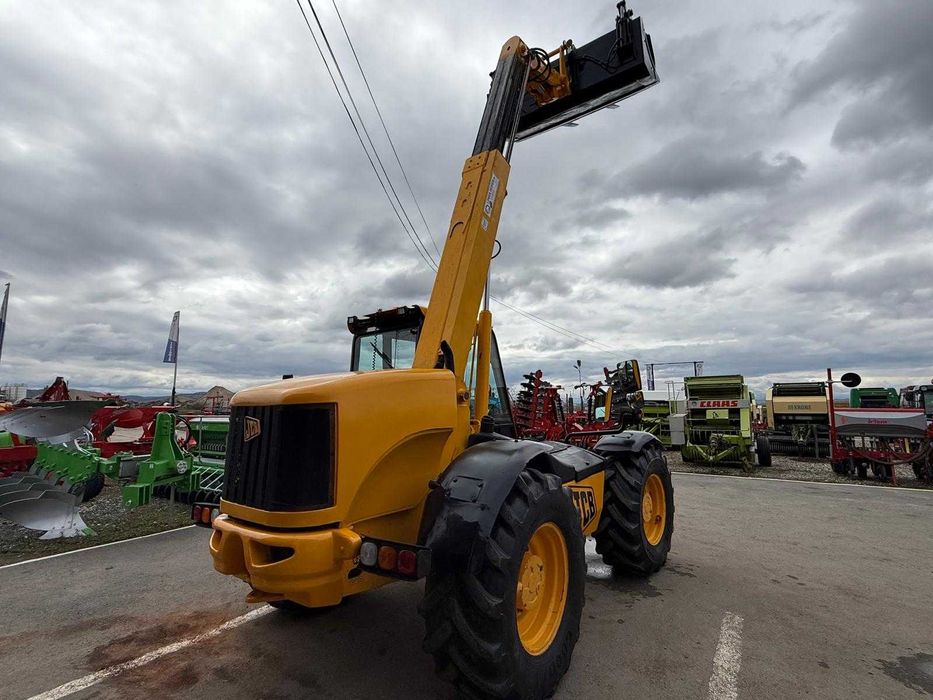 Incarcator telescopic marca JCB