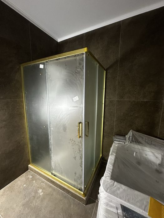 Стеклянные душевые кабинки и перегородки
