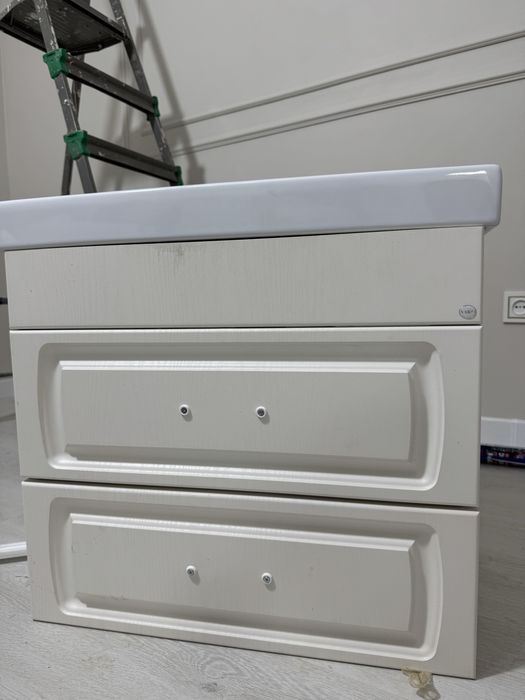 Раквина с тумбой