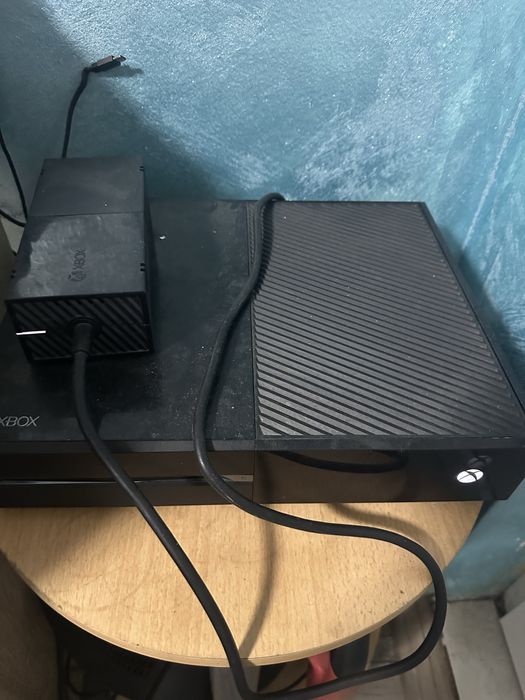 Vand xbox one folosit