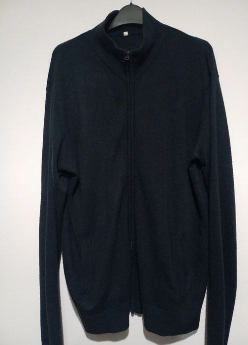 Pulovar subtire barbati cu fermoar marime XL sau 43-44 stare perfecta