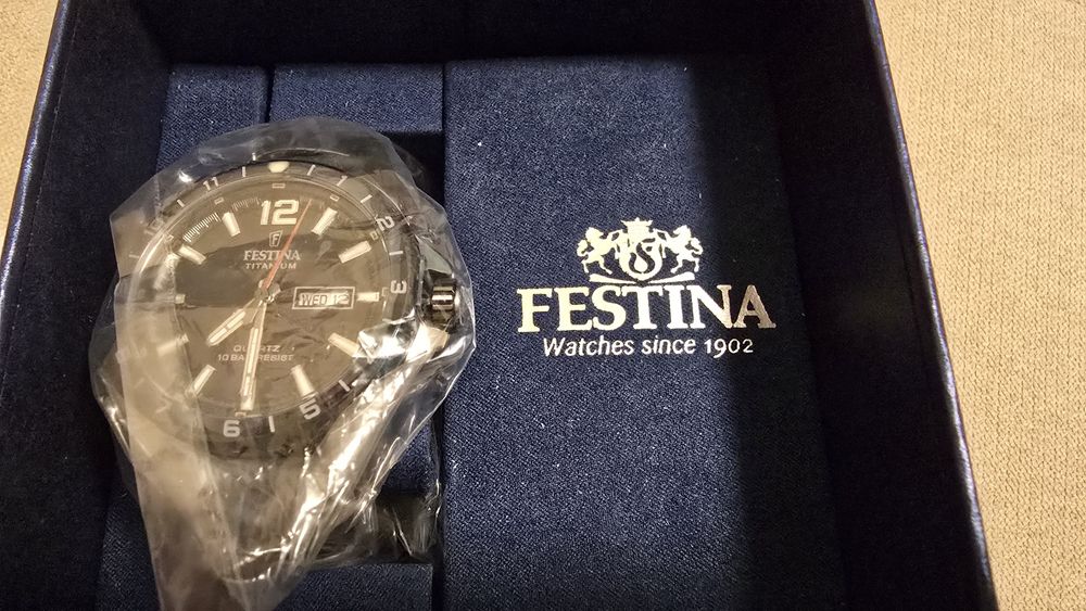 Часовник Фестина нов с международна гаранция.