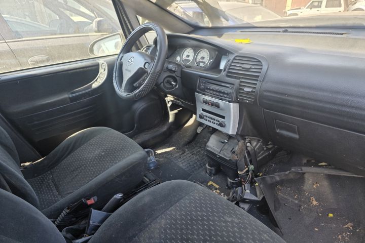Usa / Portiera spate dreapta Opel Zafira 2003 2.0 DTI MT (101 hp)