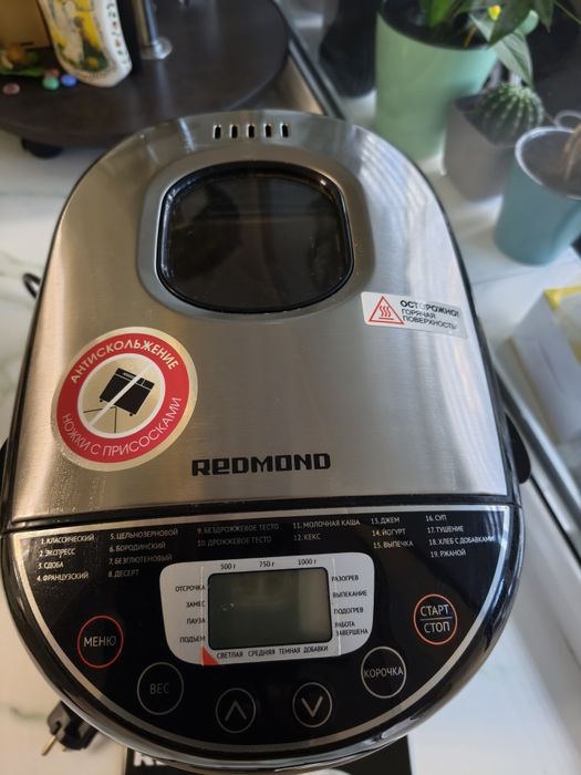 Продам хлебопечка Redmond