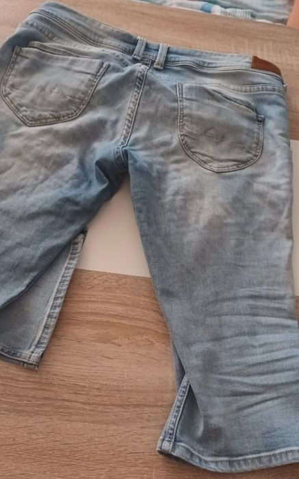 Pantaloni de blugi scurti si 3 sfert