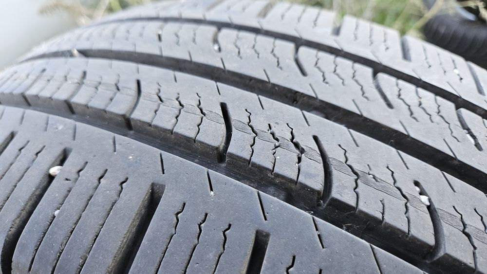 2бр гуми 225 65 16С дот 20 пирели