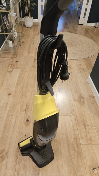 Aspirator vertical cu spalare (mop rotativ) - Karcher