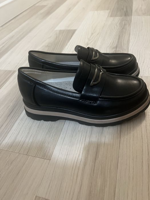 Продам туфли для девочек