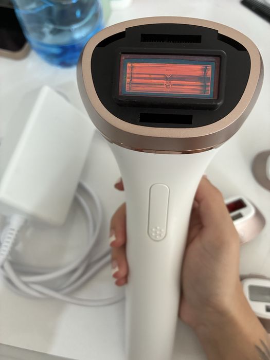 Фотоепилатор Philips Lumea Series 9900 BRI1973