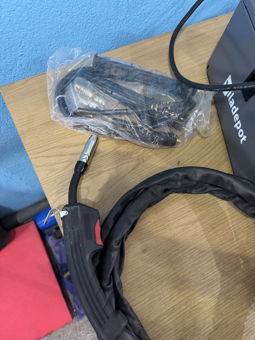 Телоподаващо и електрожен, комбинирано 3 в 1 MIG/MMA, 200A, без газ