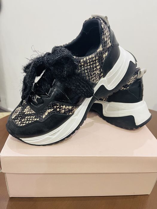 Продам кроссовки