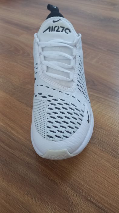 Adidasi Nike AIR 270