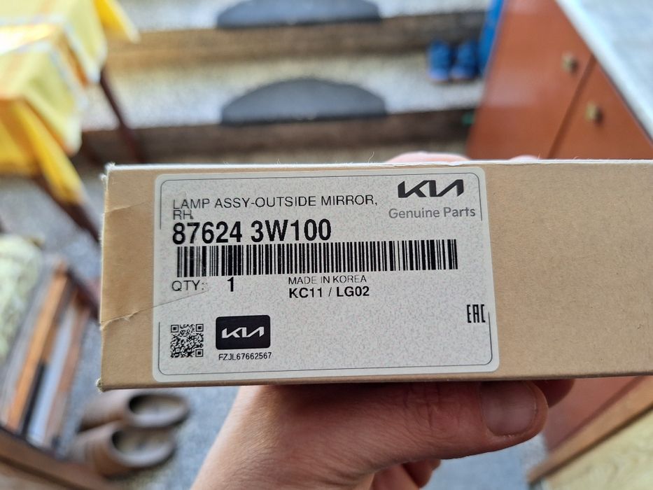 Продавам  мигач от дясно огледало за Киа Спортидж 2013г.