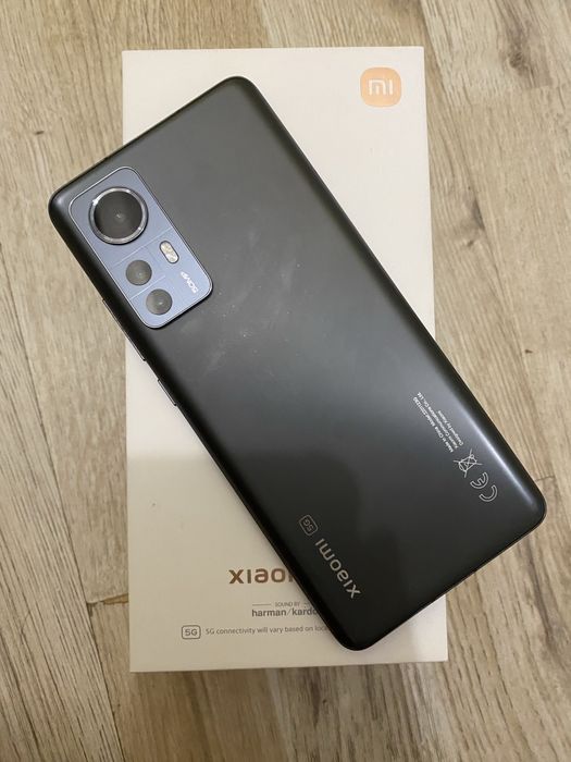 Xiaomi 12 5g 128gb със кутия , със зарядно САМО ЛИЧНО ПРЕДАВАНЕ!
