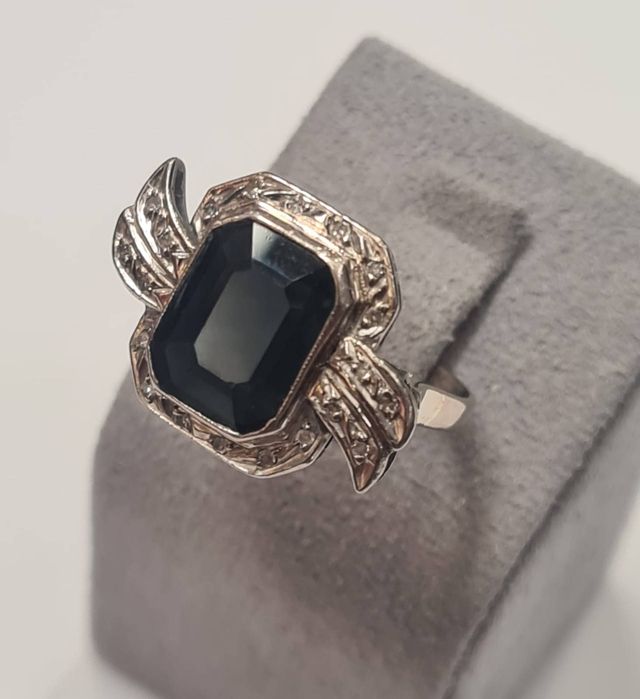 Inel realizat din aur alb 14k, cu safir natural si diamante naturale,