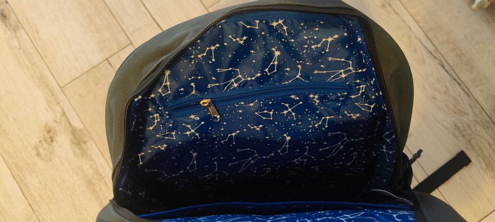 Чисто нова раница NASA