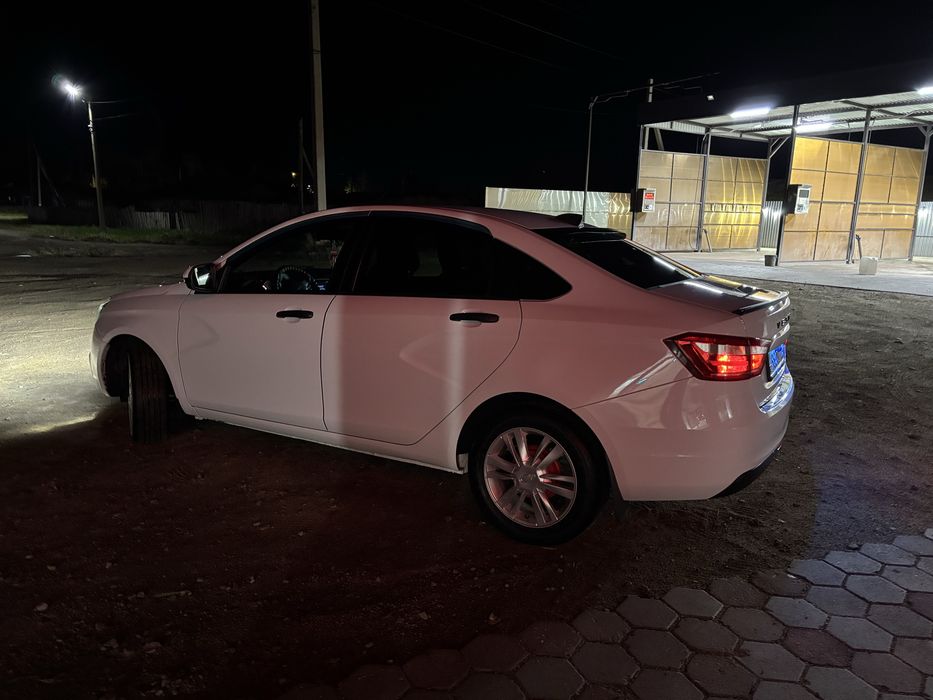 Продам Весту 2019 г.