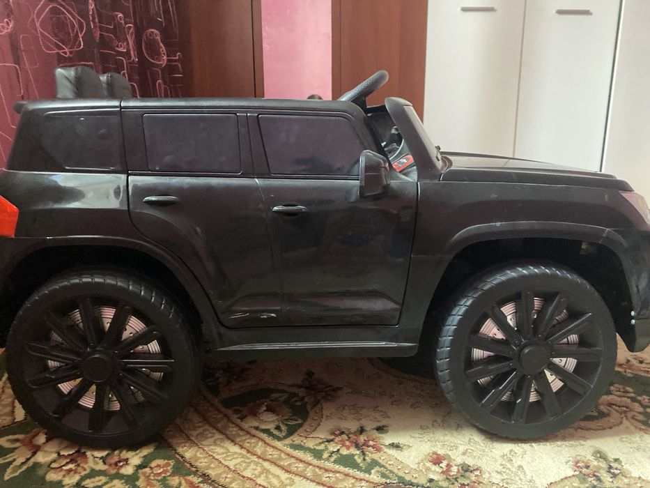 Машина Lexus новое