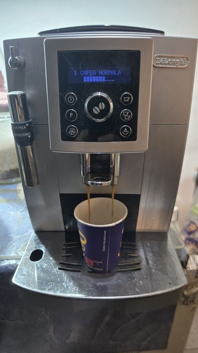 Aparat de cafea cu boabe Delonghi