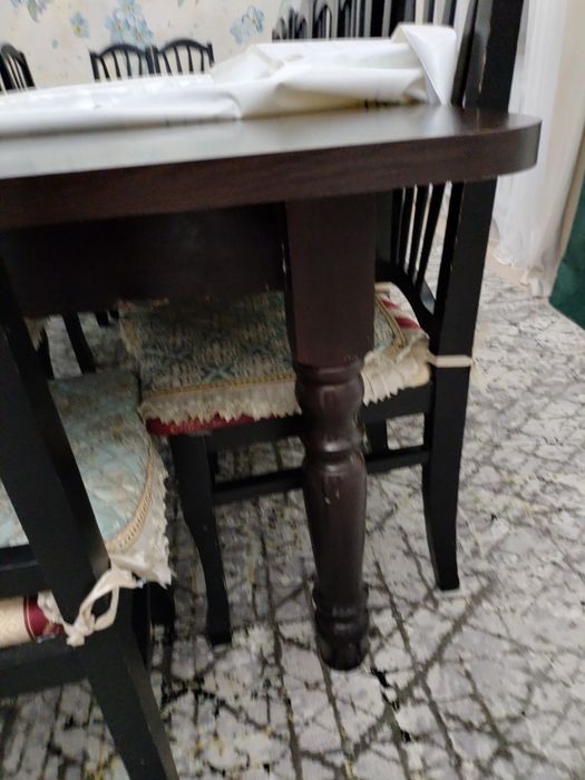 Стол со стульями