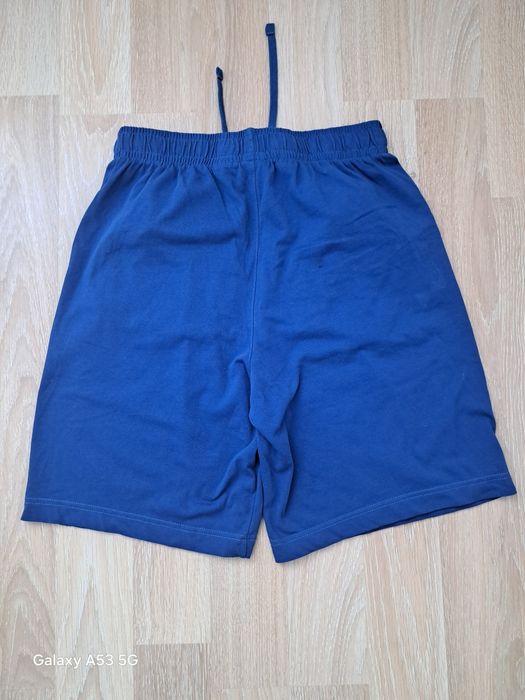 Vand pantaloni scurti NIKE