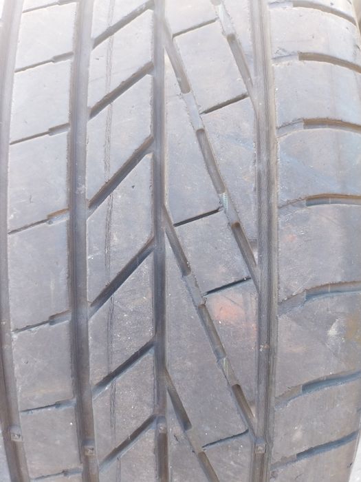 2 cauciucuri Goodyear 235/55/19 profil foarte bun.100 de ron buc.i