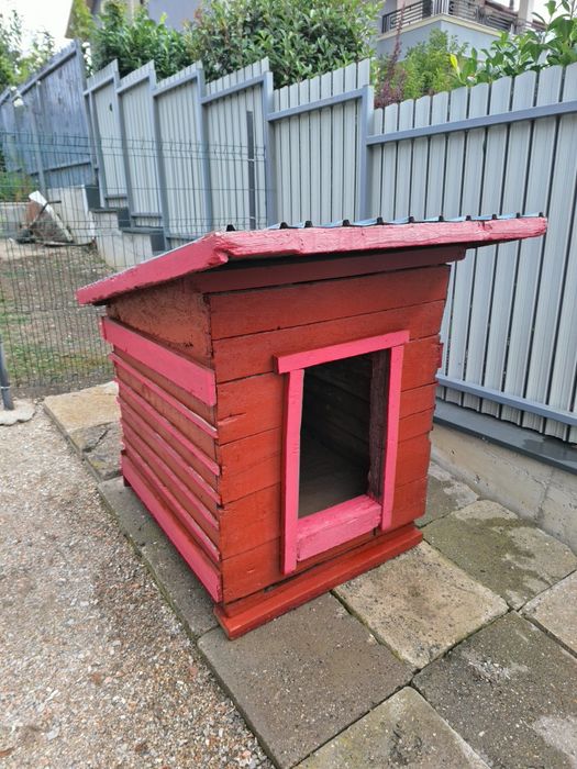 Vând cușcă de câine de talie mare din lemn masiv