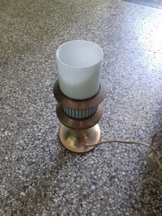 Осветителни тела за нощно шкафче.