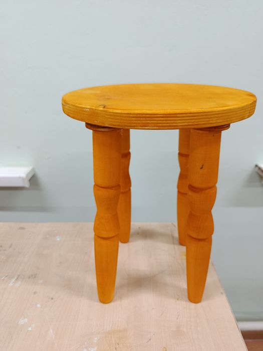 Продам деревянный стульчик