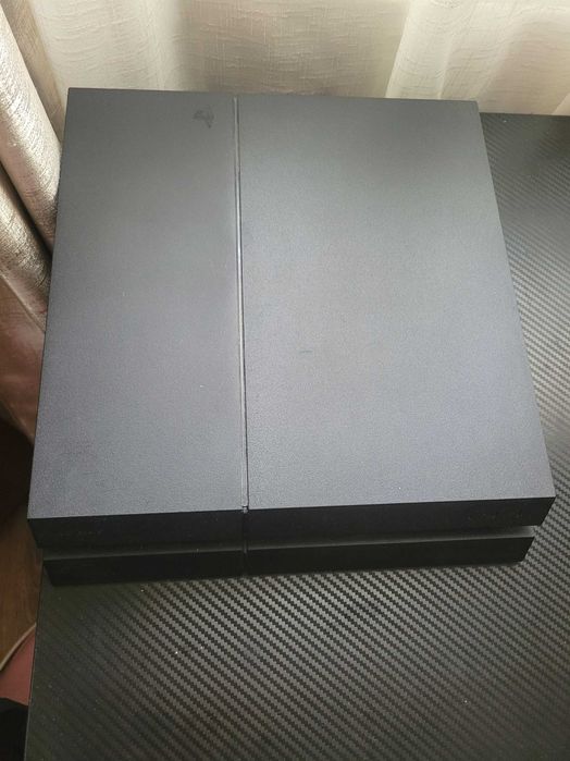 Ps4 500g împreună cu un controller
