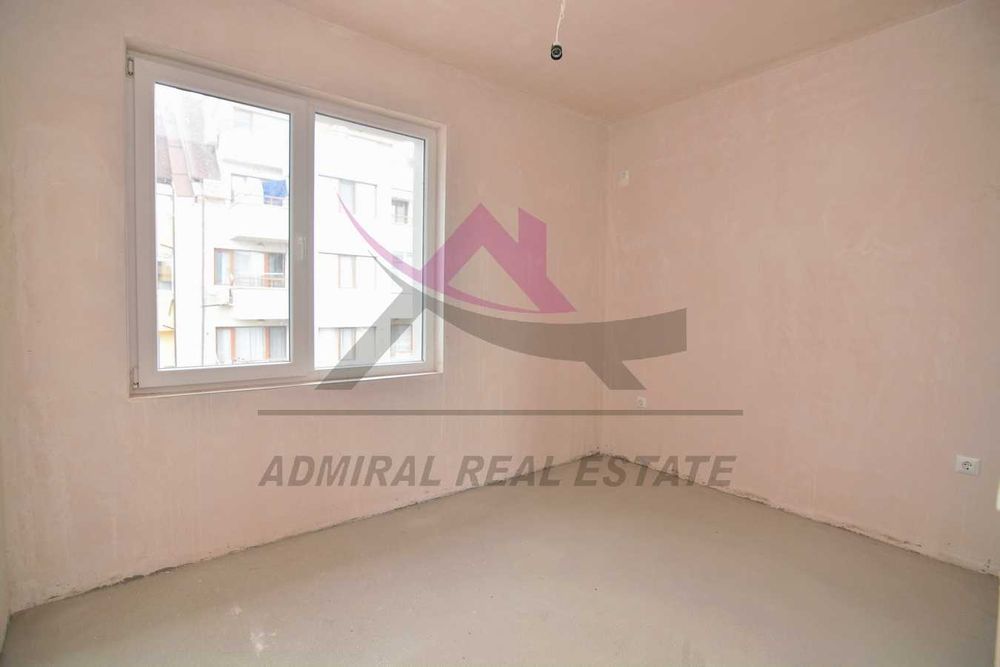 Продава се Четиристаен апартамент в Варна, Цветен квартал - 132 кв.м за 1887 €/кв.м - Снимка #3